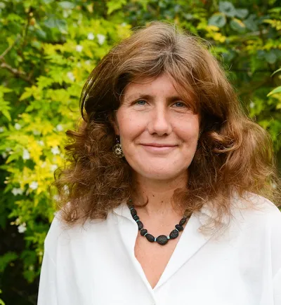 Dr Rebecca Avern